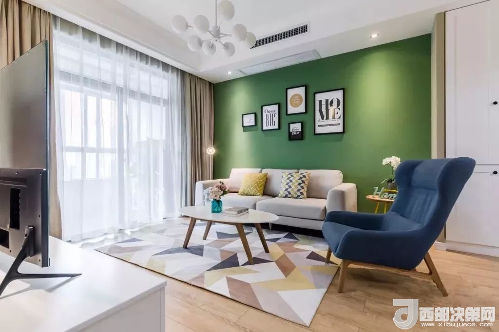 沙發(fā)背景墻選對(duì)裝飾畫，才能美了整個(gè)客廳空間！