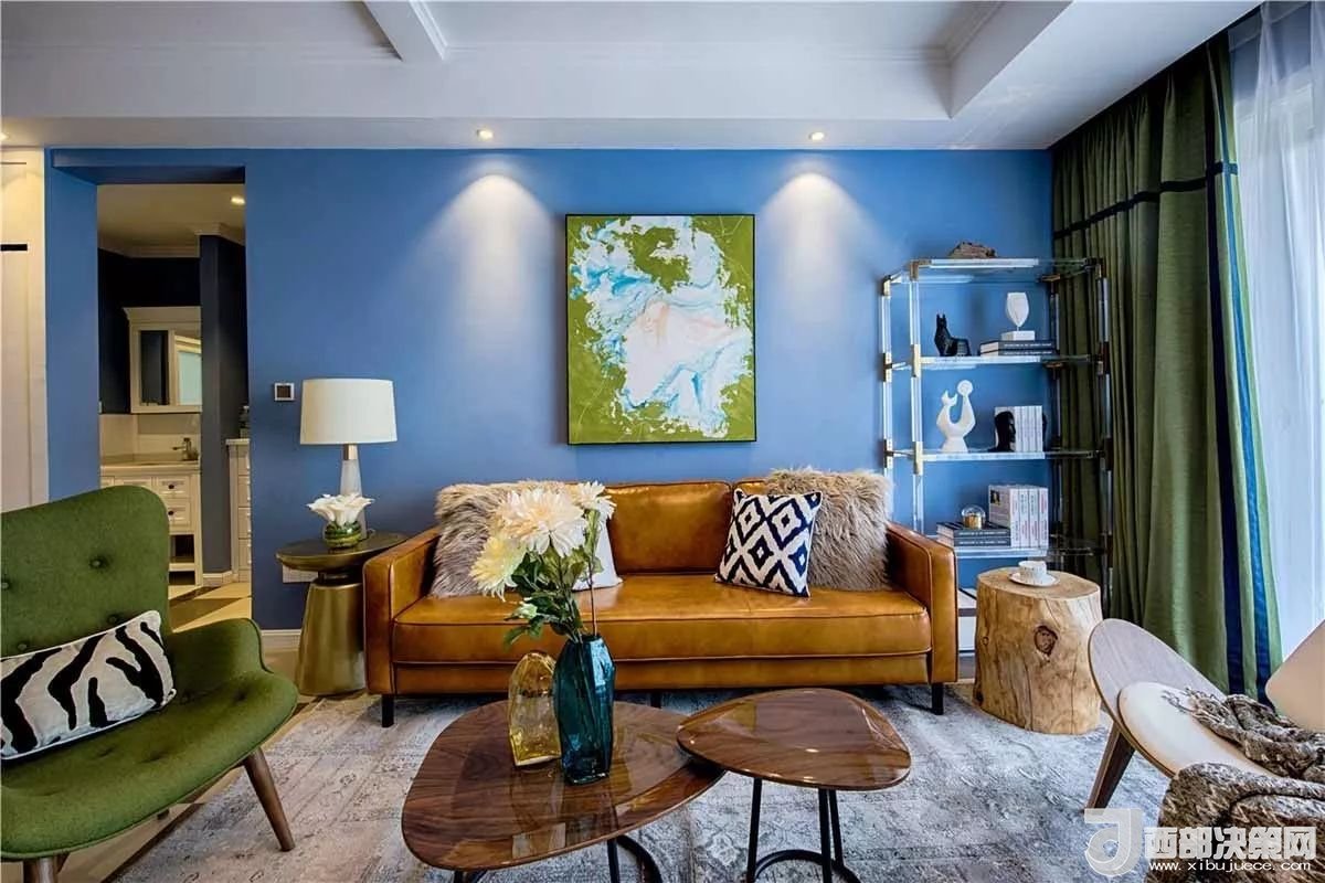 沙發(fā)背景墻選對(duì)裝飾畫，才能美了整個(gè)客廳空間！