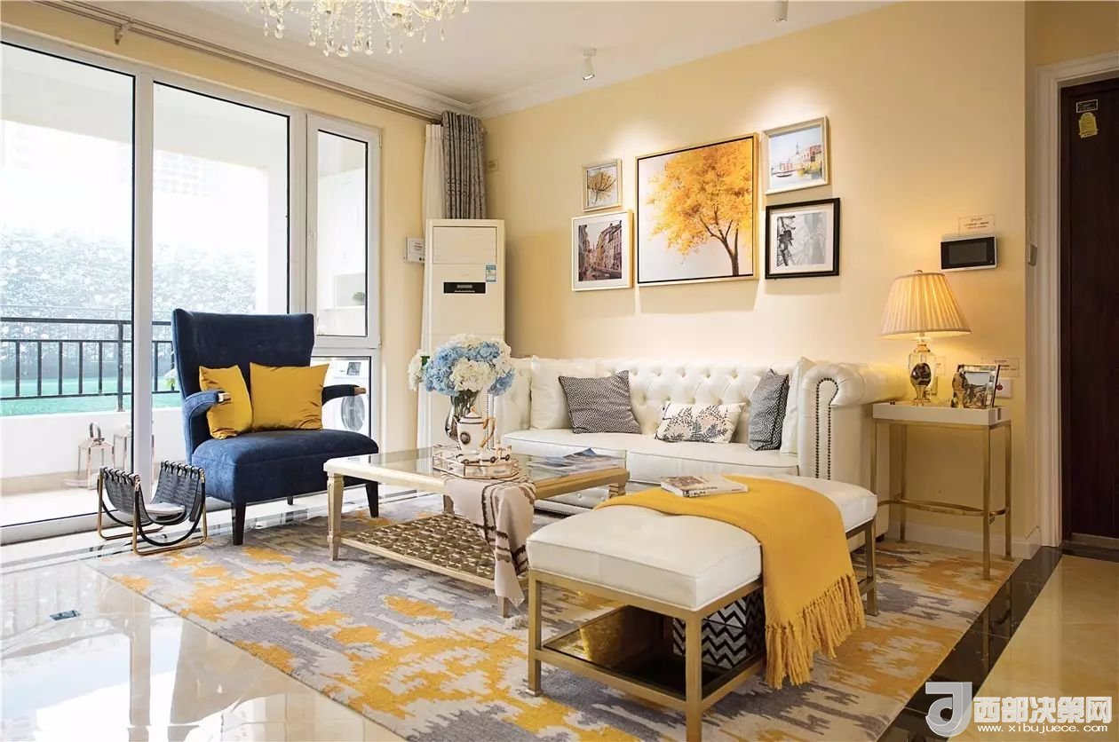 沙發(fā)背景墻選對(duì)裝飾畫，才能美了整個(gè)客廳空間！