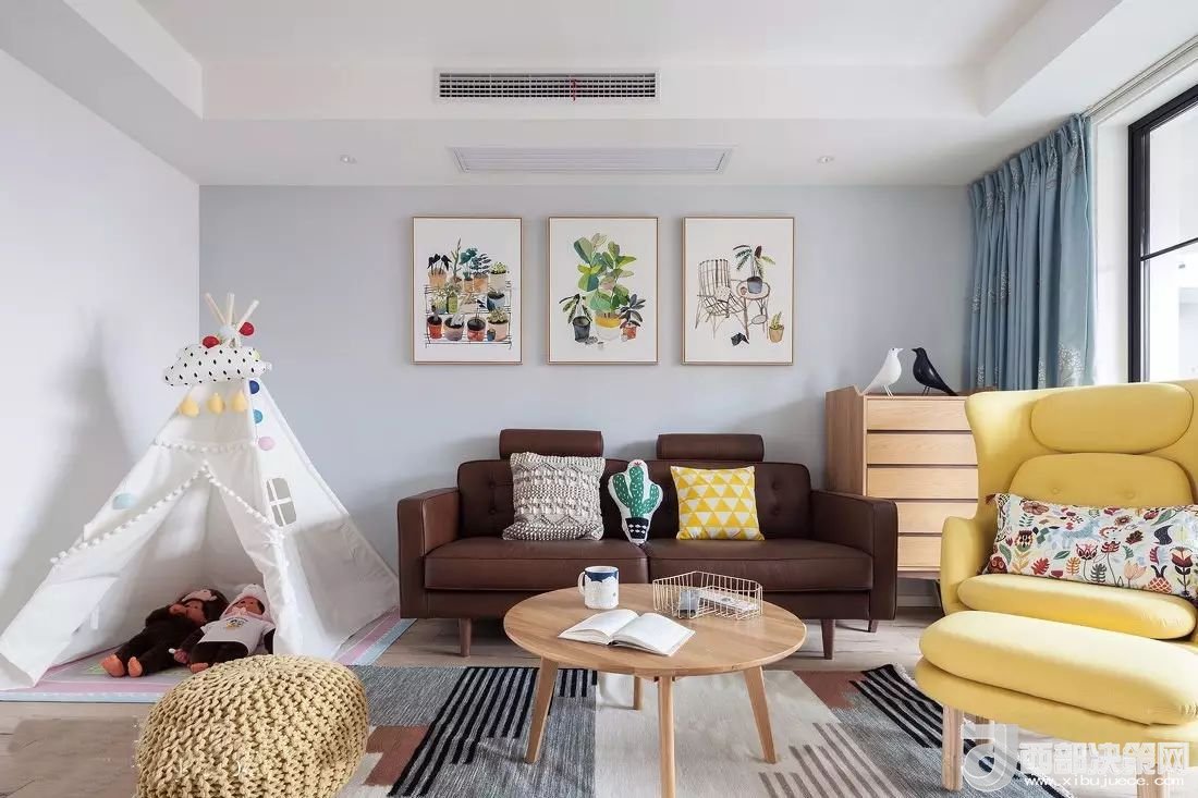 沙發(fā)背景墻選對(duì)裝飾畫，才能美了整個(gè)客廳空間！