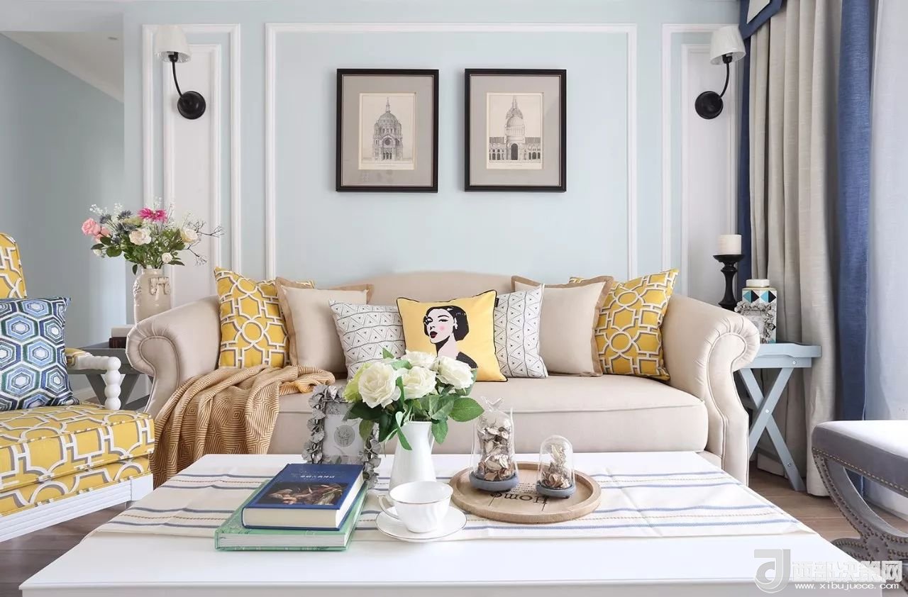 沙發(fā)背景墻選對(duì)裝飾畫，才能美了整個(gè)客廳空間！