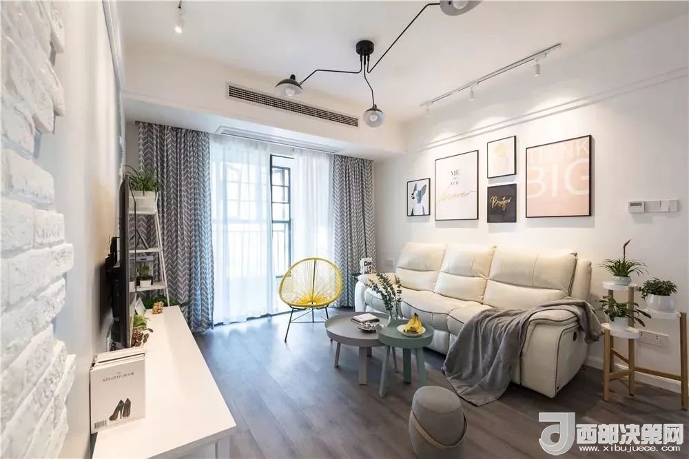 沙發(fā)背景墻選對(duì)裝飾畫，才能美了整個(gè)客廳空間！