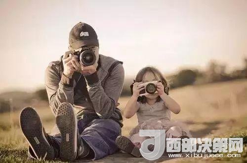 “曾子殺豬”故事在前，最近又有《父母說好考了90分就去看海，被爽約后女孩離家出走》新聞在后。父母如果自己的行為“打臉”了，又怎么能在孩子面前掌握教育的主動(dòng)權(quán)。