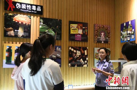 山西省司法行政戒毒系統(tǒng)積極面向社會開展禁毒警示教育?！　　⊥踅ㄜ?攝