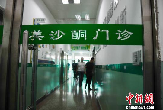 有數(shù)據(jù)顯示，十年來，山西省司法行政戒毒系統(tǒng)累計收治戒毒人員總數(shù)6萬余人。截至目前，在冊強制隔離戒毒人員、自愿戒毒人員、戒毒康復人員、美沙酮維持治療人員共1.2萬余人?！⊥踅ㄜ?攝