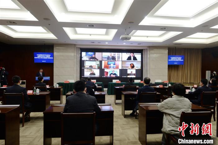 青羊區(qū)2020年重大項(xiàng)目在線集中簽約儀式現(xiàn)場。青羊區(qū)委宣傳部供圖