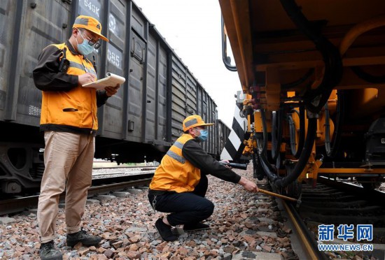 (社會)(2)鐵路線路整治:白天與黑夜的堅守