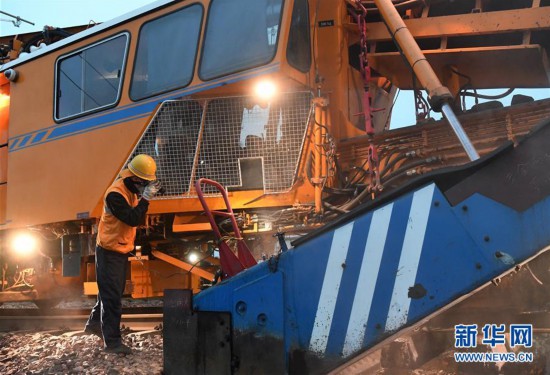 (社會)(3)鐵路線路整治:白天與黑夜的堅守