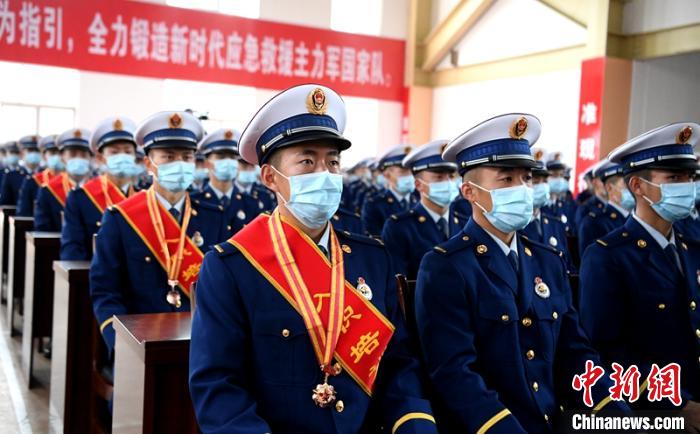 授銜表彰儀式現(xiàn)場(chǎng)?！⒅铱?攝