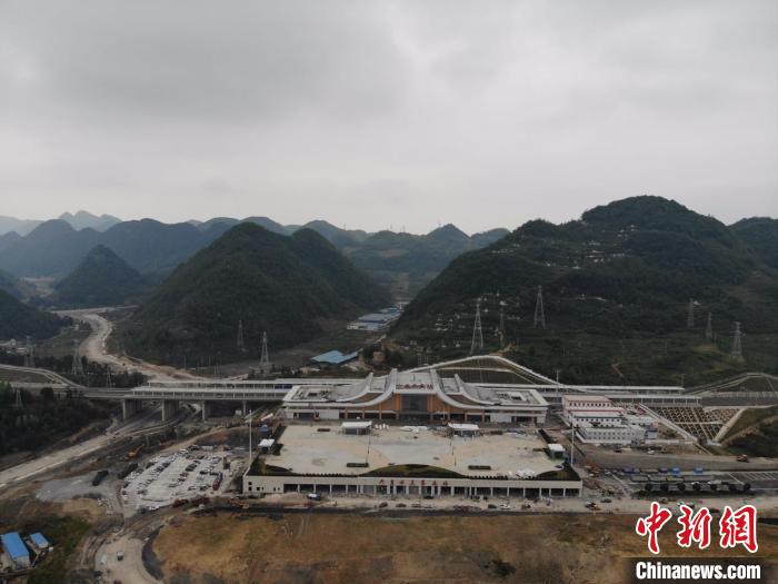 貴州省首條城際高速鐵路——安六鐵路開始聯(lián)調(diào)聯(lián)試。中國鐵路成都局集團(tuán)公司供圖