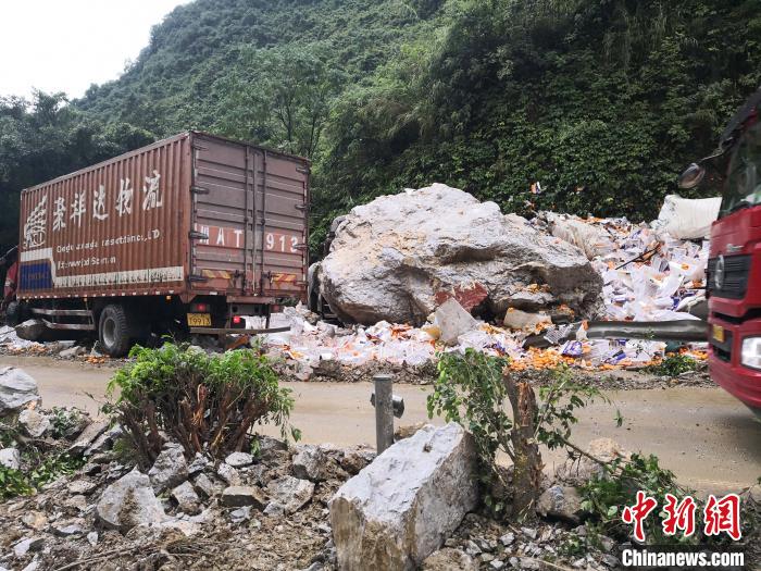 事故現(xiàn)場(chǎng)?！↑S鵬 攝