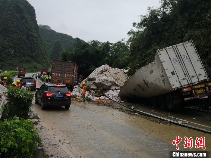 事故現(xiàn)場(chǎng)?！↑S鵬 攝