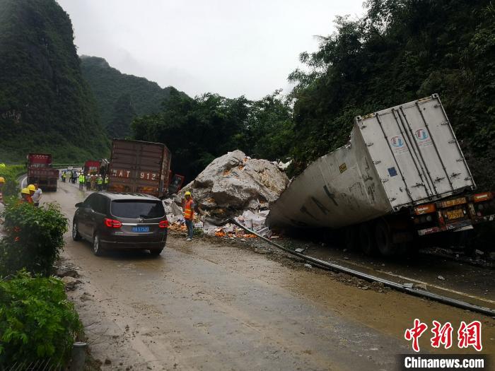 事故現(xiàn)場(chǎng)?！↑S鵬 攝