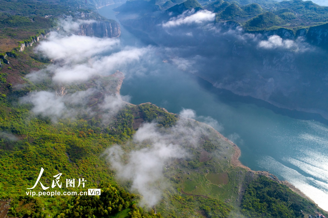 2022年4月3日拍攝的貴州省黔西市新仁苗族鄉(xiāng)境內(nèi)的烏江一級支流六沖河。